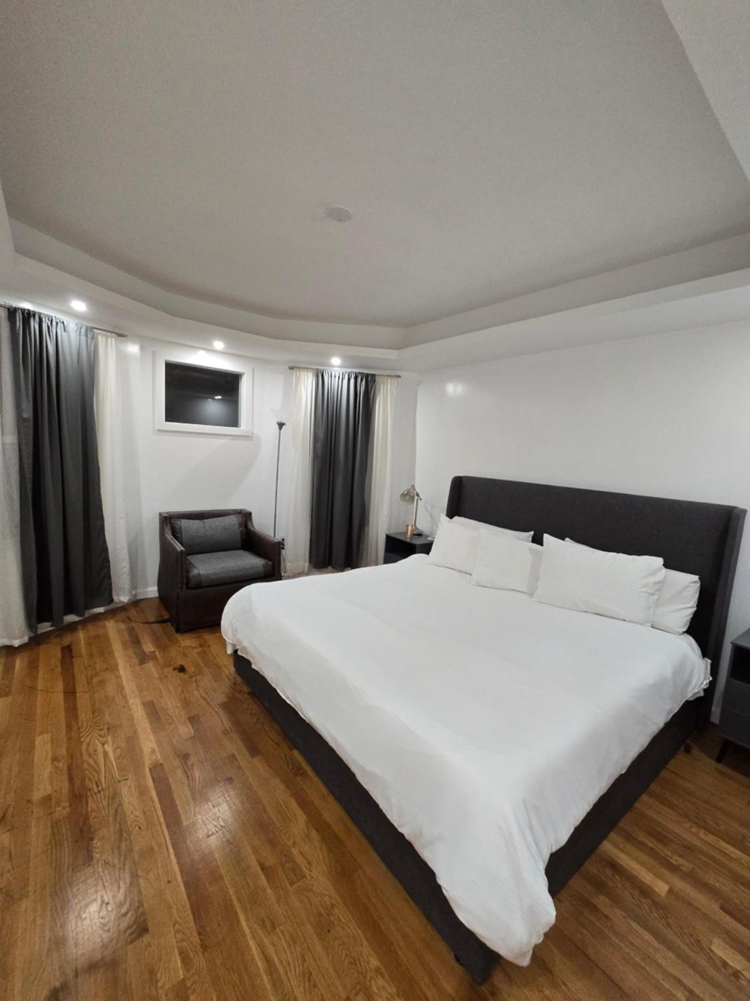 Beautiful Boston Bedroom - New Renovation Dış mekan fotoğraf