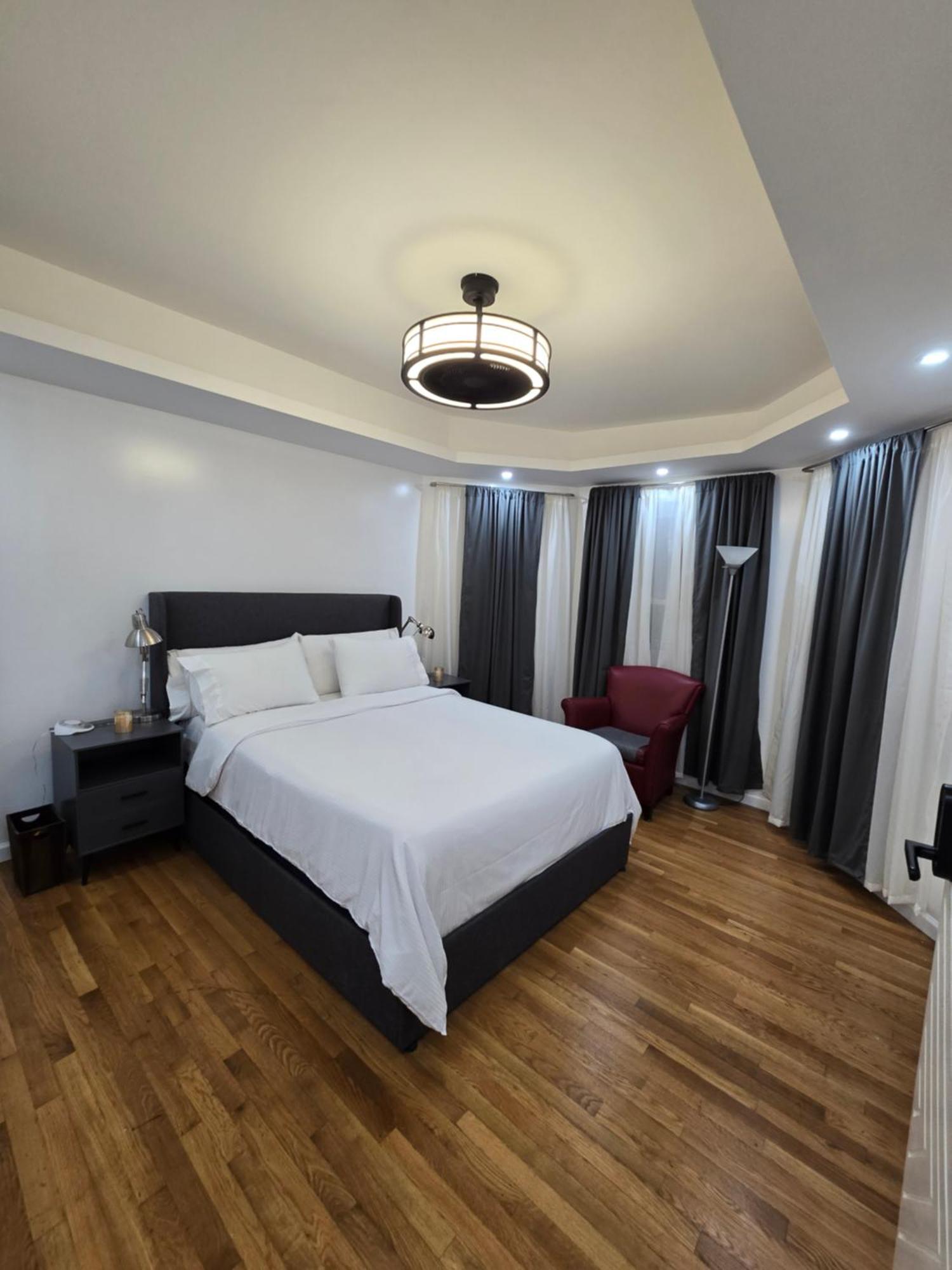 Beautiful Boston Bedroom - New Renovation Dış mekan fotoğraf